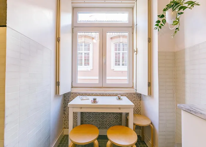 Chiado 2 Bedroom Elegant דירה ליסבון