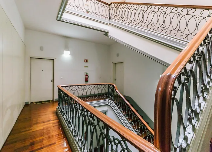 Chiado 2 Bedroom Elegant דירה
