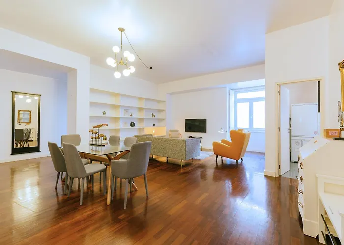 Chiado 2 Bedroom Elegant ליסבון