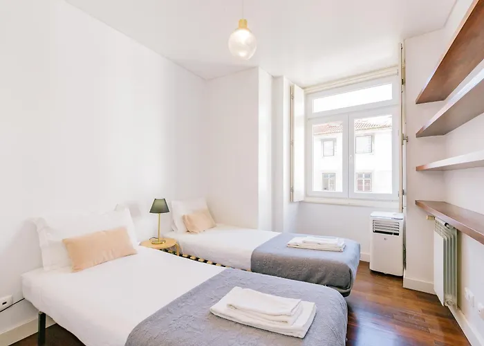 Chiado 2 Bedroom Elegant ליסבון