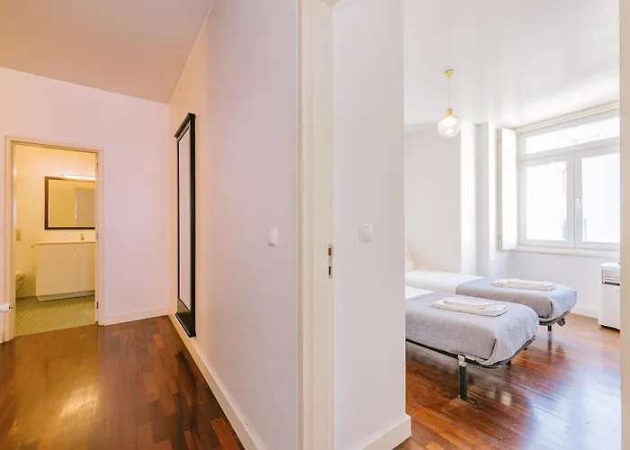 Chiado 2 Bedroom Elegant * ליסבון