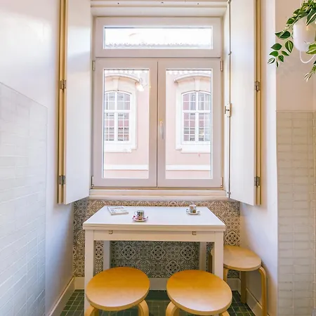 Chiado 2 Bedroom Elegant Apartment Lisbon