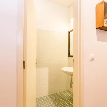 Chiado 2 Bedroom Elegant Apartment Lisbon