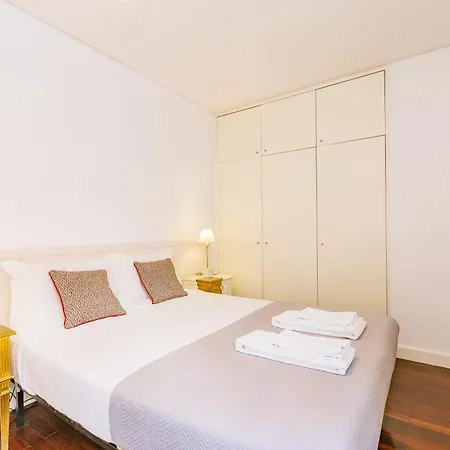 Chiado 2 Bedroom Elegant Apartment Lisbon